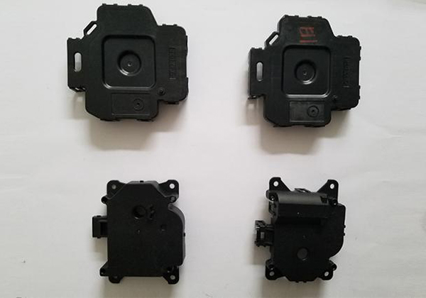 汽(qi)車模(mo)具